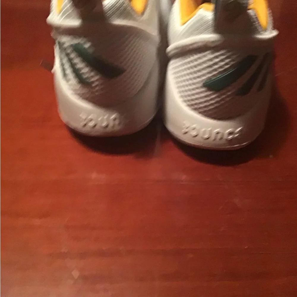Dame Certified basketball shoes - Picture 3 of 3